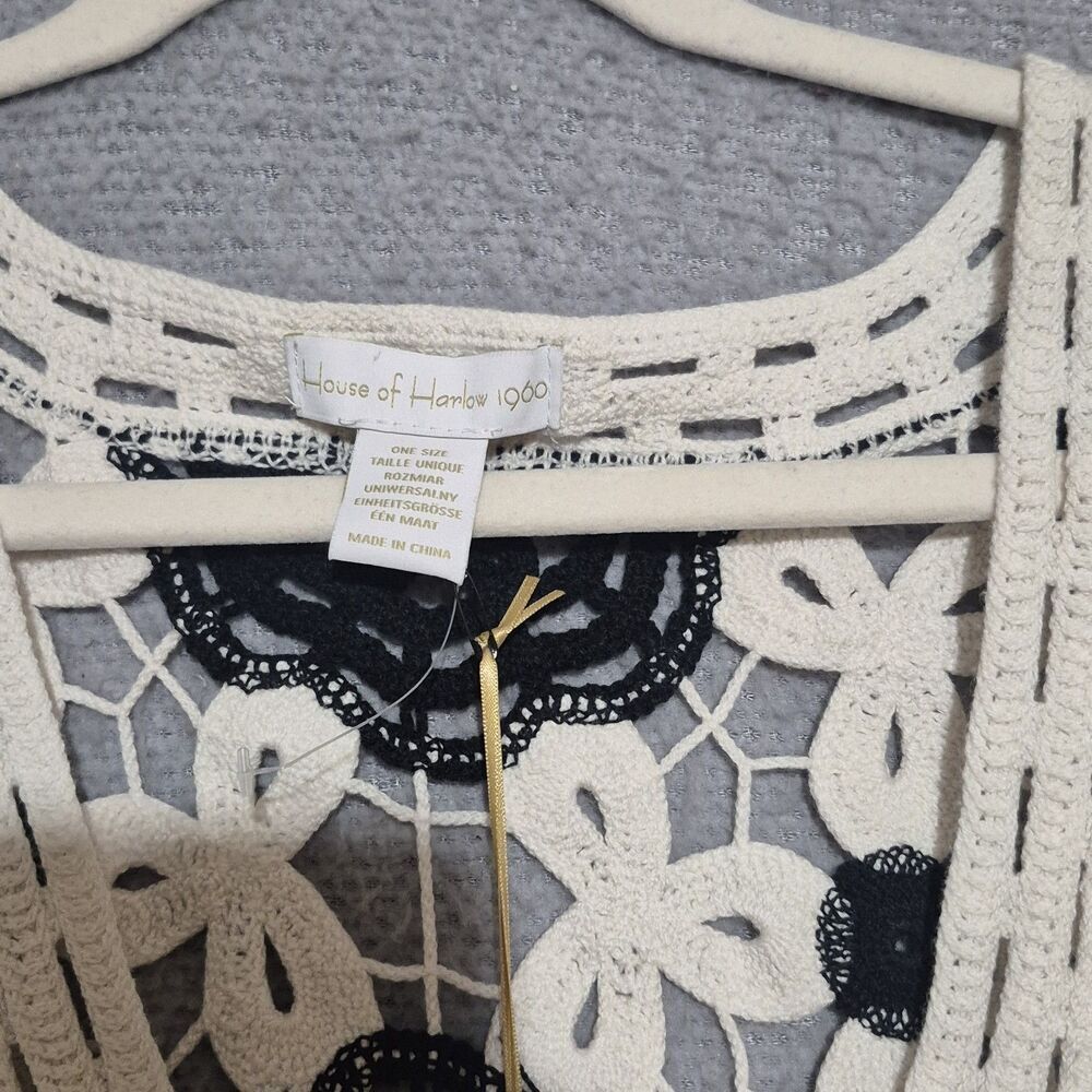 Nwt House of Harlow 1960 Women's Black White Crocheted Floral Boho Vest OS - Picture 2 of 6
